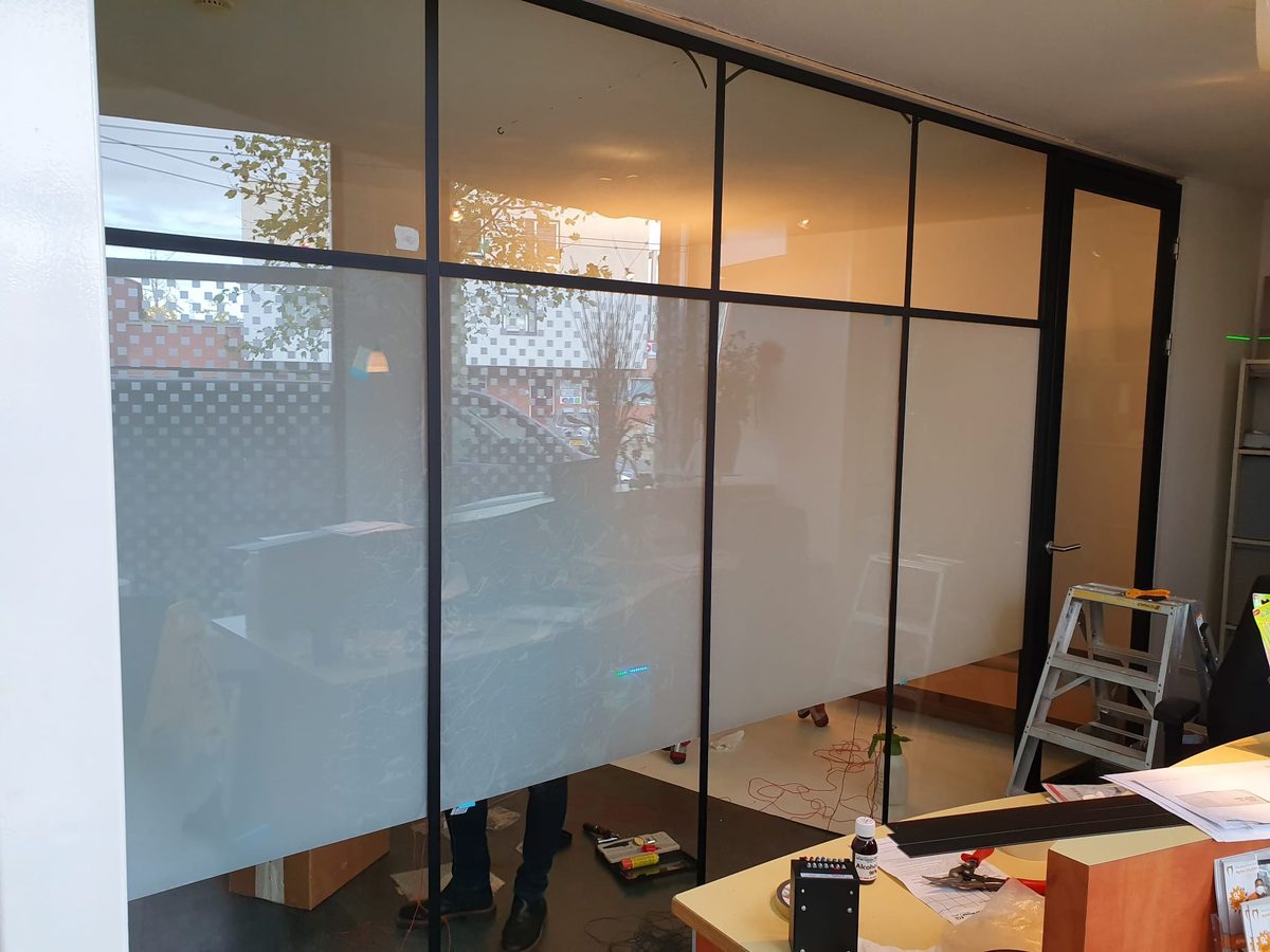 Aan-uit glas in Lelystad (foto 3)