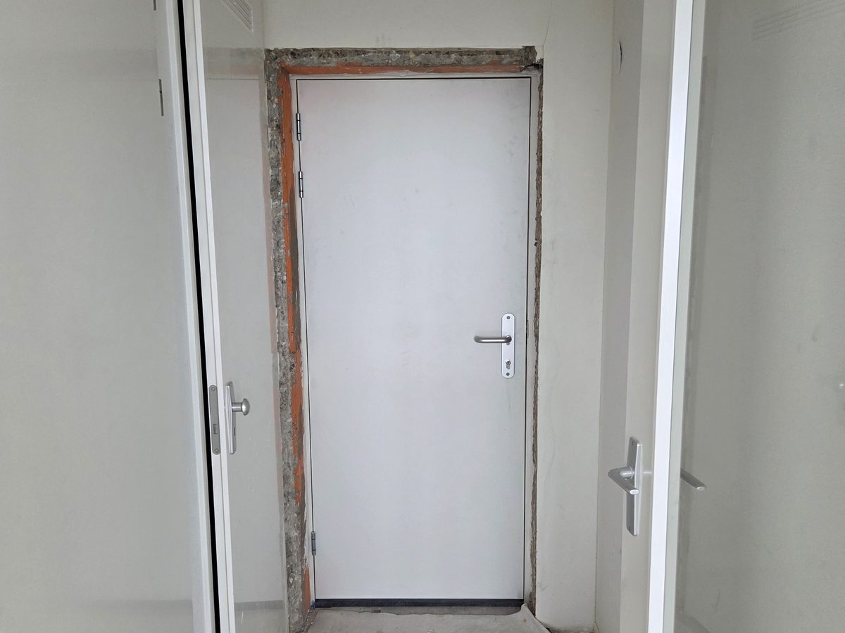 Voordeuren bij een renovatie in Amsterdam (foto 5)